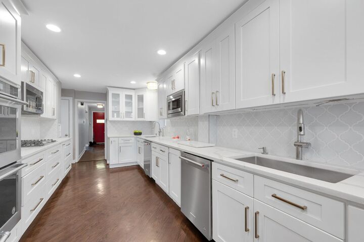 Property Photo:  3123 W Chase Avenue  IL 60645 