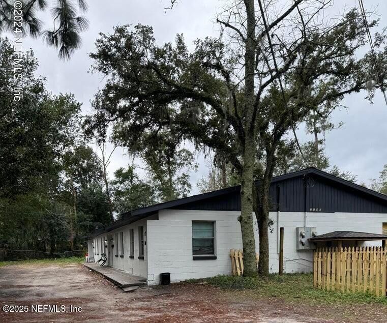 Property Photo: 7190 Conant Avenue FL 32210