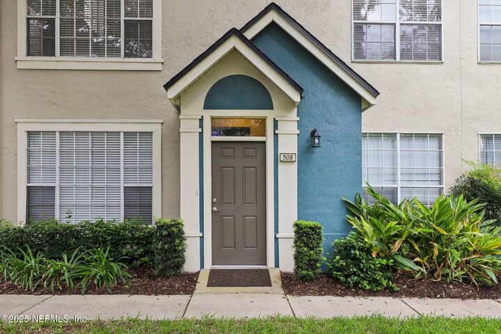 Property Photo: 13700 Richmond Park Drive 508 FL 32224