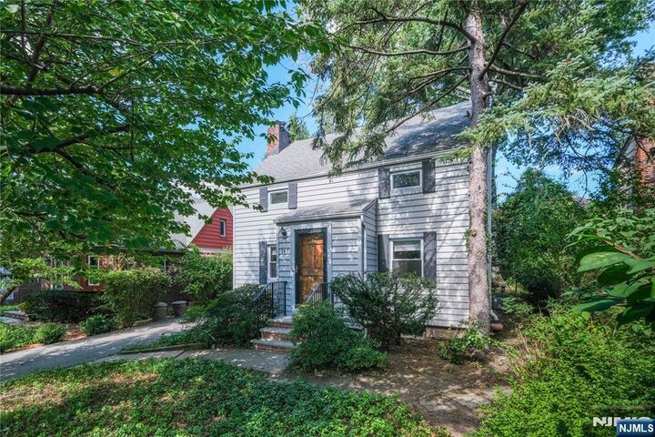 141 Moore Avenue  Leonia NJ 07605 photo