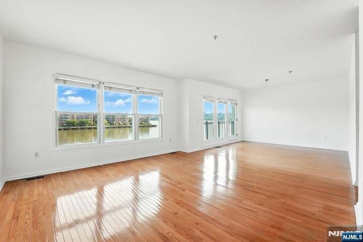Property Photo: 252 The Promenade 9-252 NJ 07020