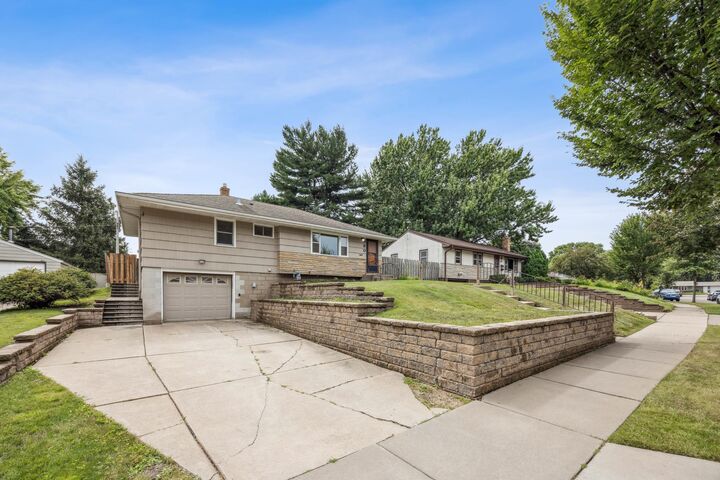 Property Photo: 560 California Avenue E MN 55130