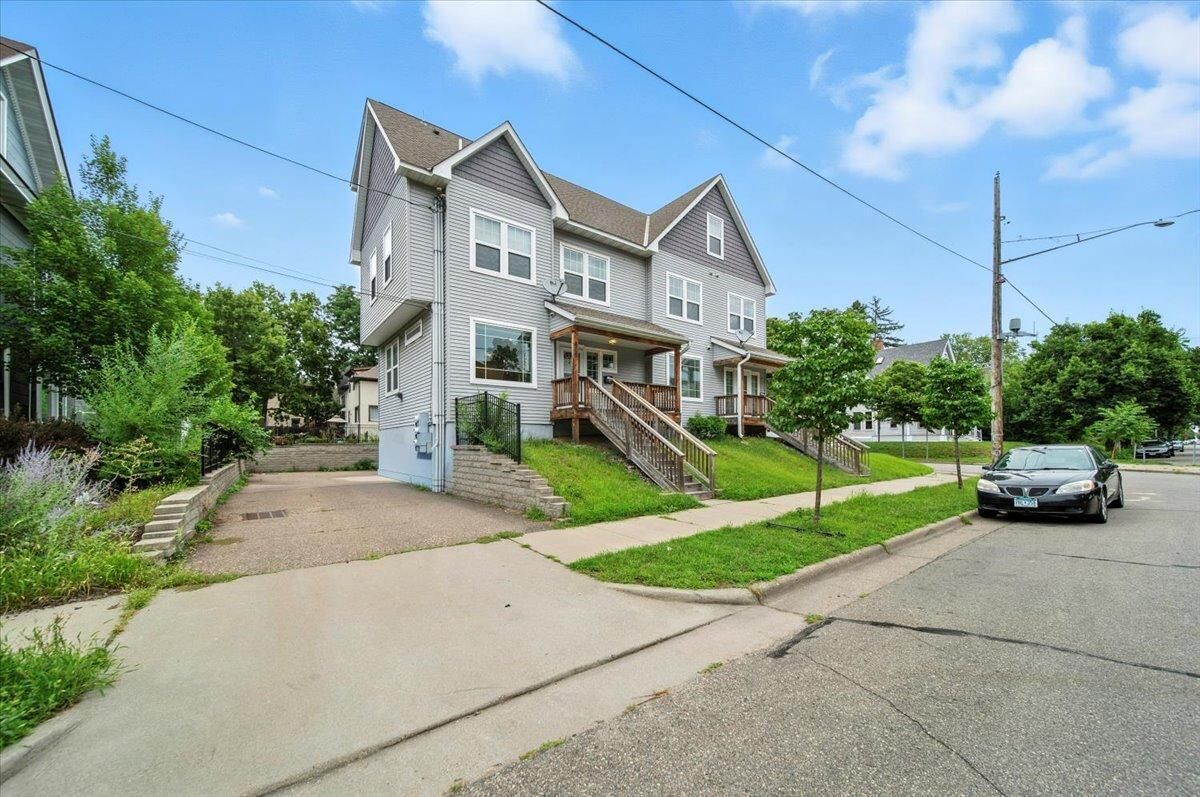 Property Photo: 600 W 32nd Street 4 MN 55408
