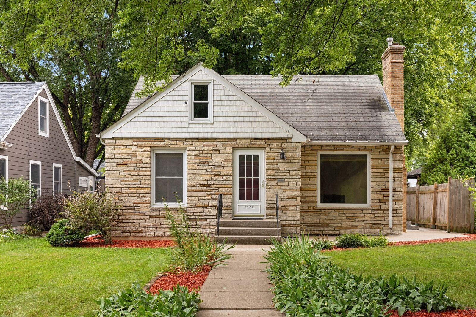 Property Photo:  2906 Zenith Avenue N  MN 55422 