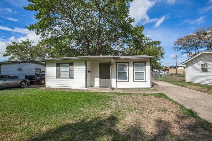 Property Photo:  637 N 4th Street  TX 75040 