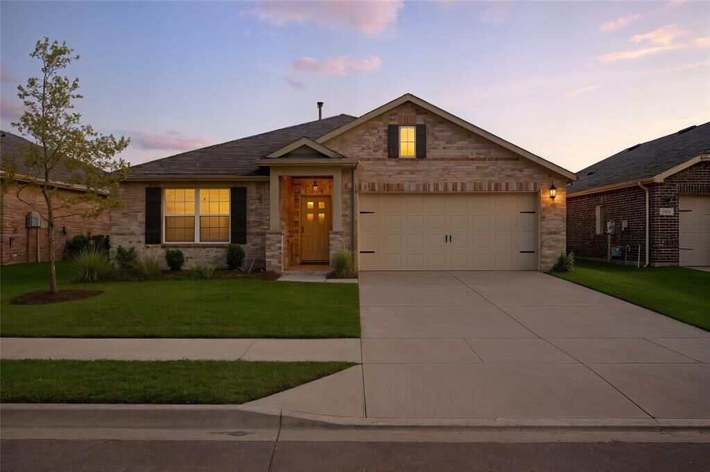 Property Photo:  1936 Huisache Street  TX 75189 