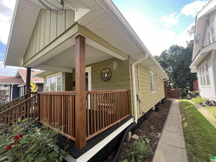 Property Photo: 3831 Jackson Street IA 51104