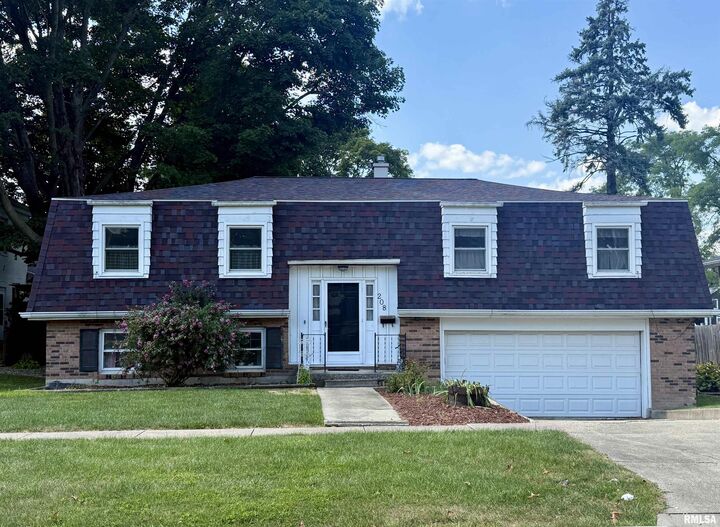 Property Photo:  208 S Market Street  IL 61448 