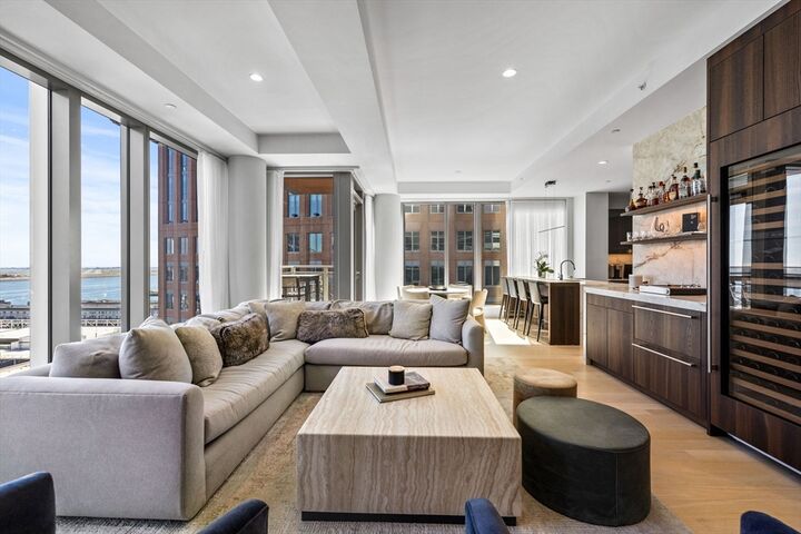 Property Photo:  135 Seaport Blvd 1902  MA 02210 