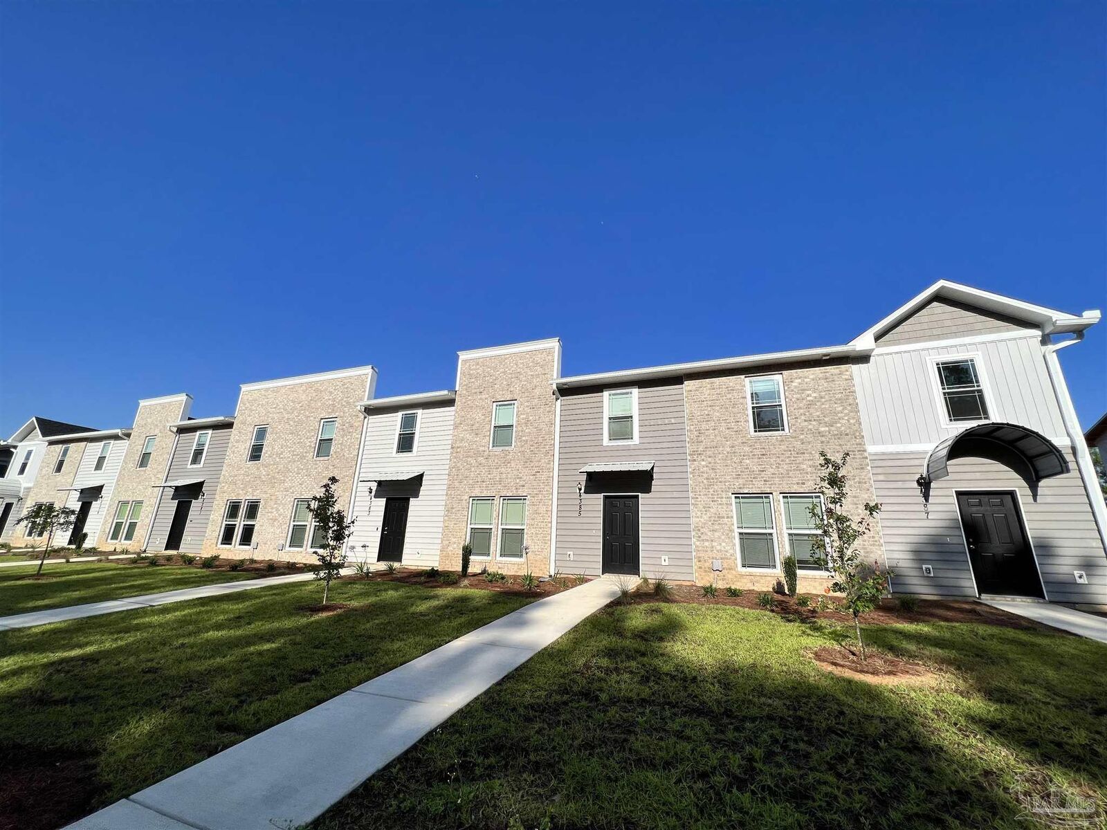 Property Photo: 4385 Village Oak Ln FL 32571