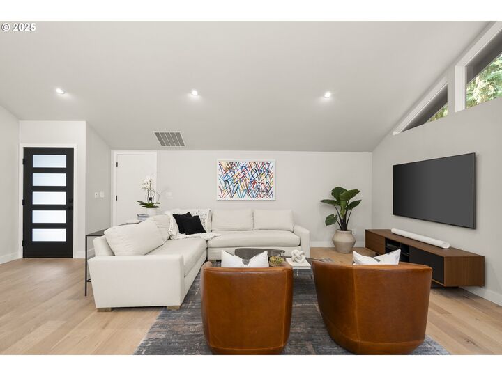 Property Photo: 4291 Collins Way OR 97035
