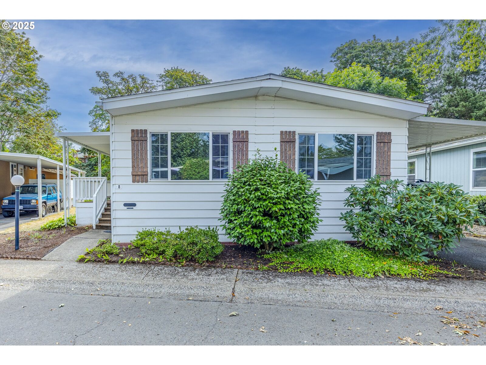 Property Photo:  1475 Green Acres Rd 8  OR 97408 