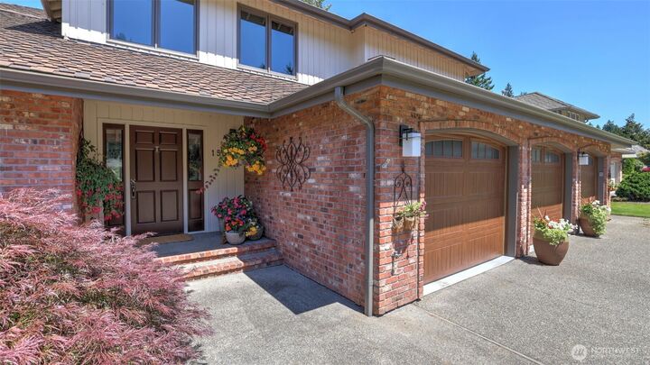 Property Photo:  15628 SE 160th Place  WA 98058 