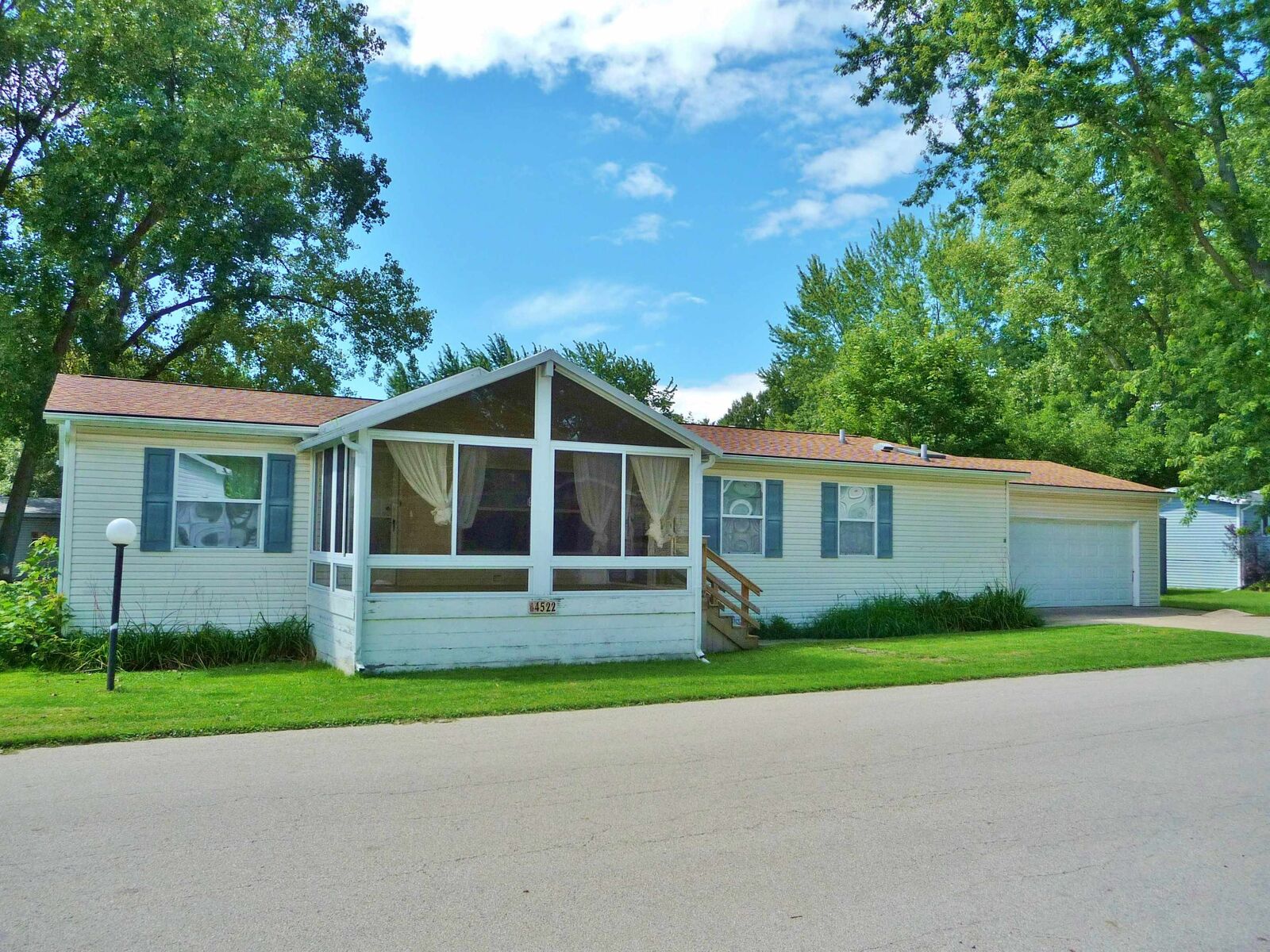 Property Photo: 4522 Country Lane IL 61065