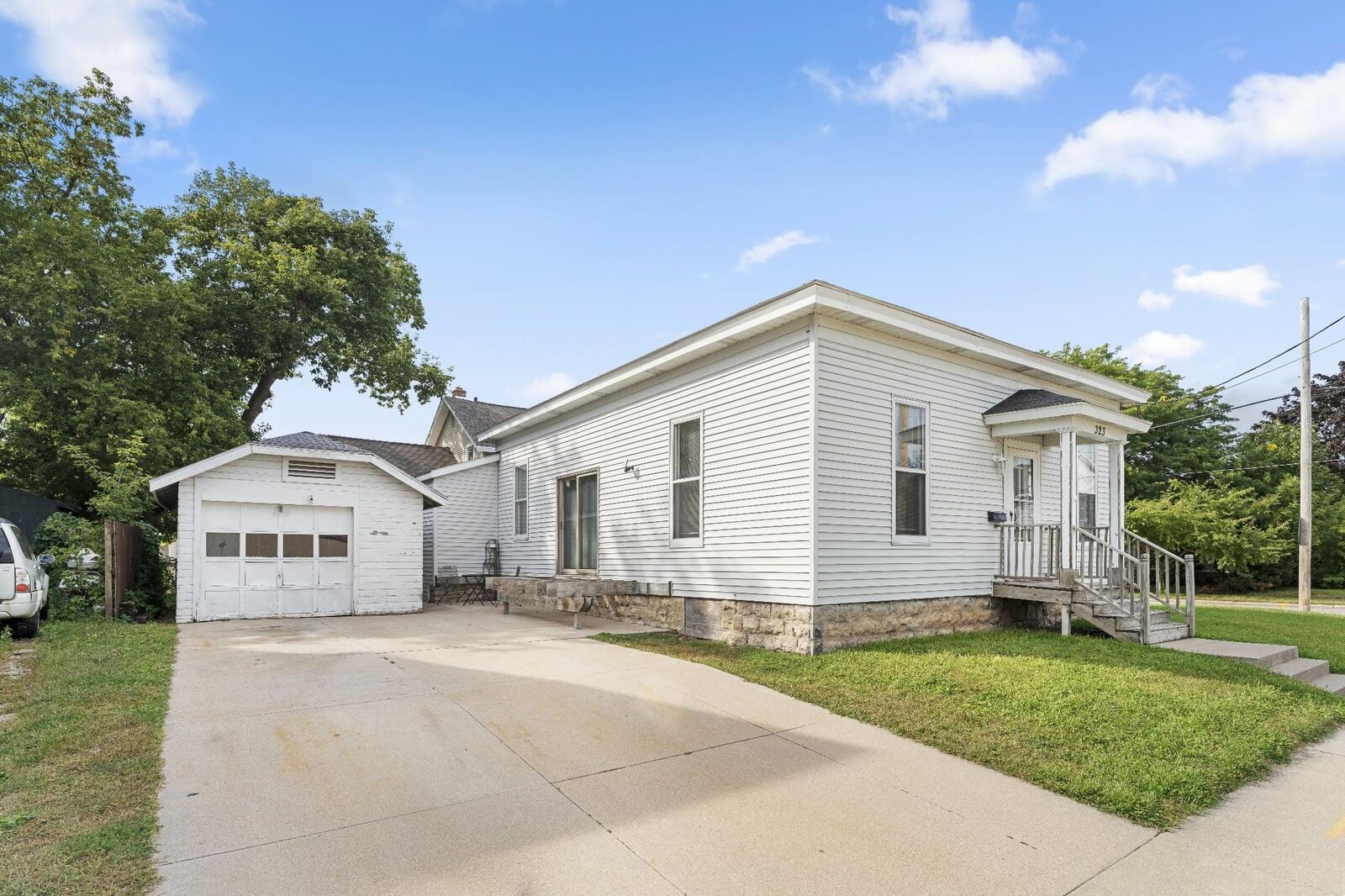 Property Photo: 323 Bowen Street WI 54901