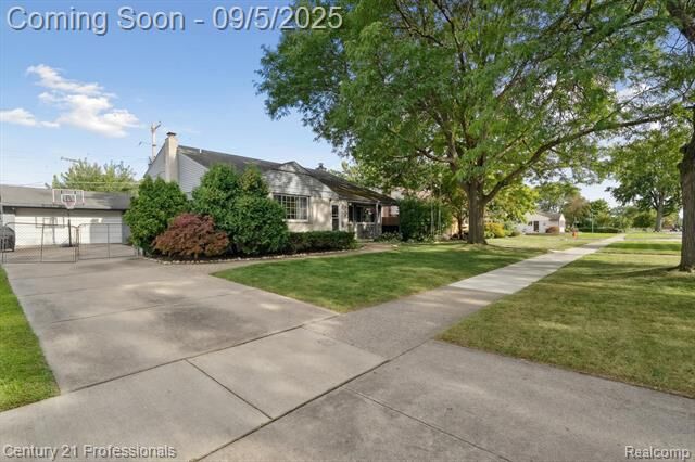 Property Photo: 9024 Hubbard Street MI 48150