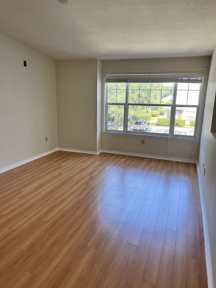 Property Photo: 21207 Harbour Vista Cir FL 32080