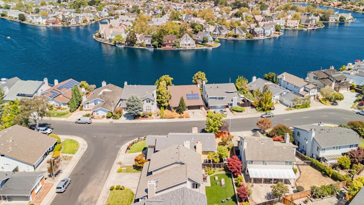 Property Photo: 1003 Avalon Avenue CA 94404