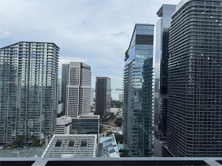 88 SW 7th St 3007  Miami FL 33130 photo
