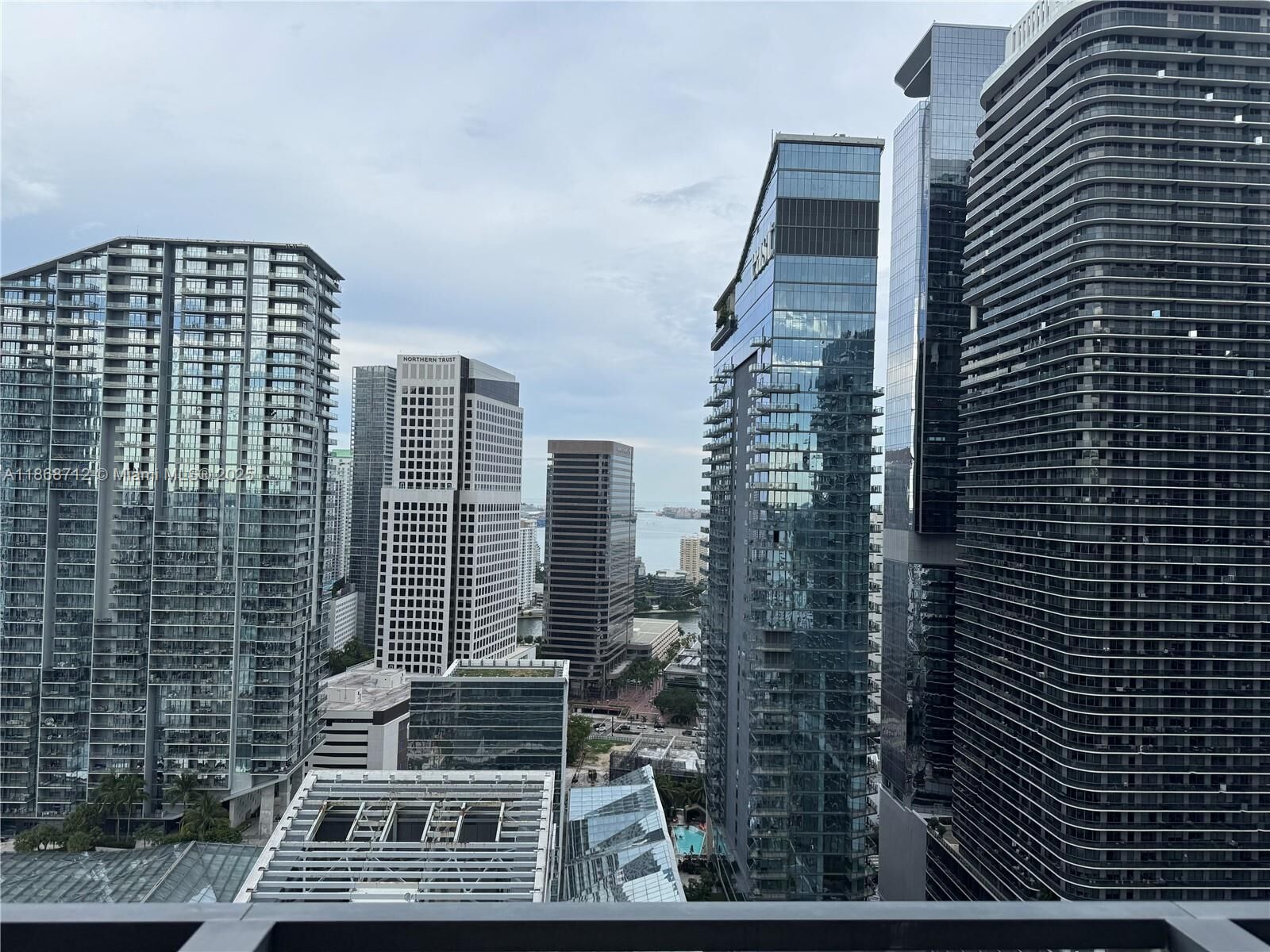 Property Photo: 88 SW 7th St 3007 FL 33130