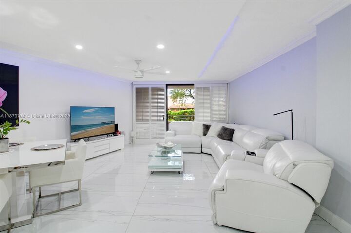 Property Photo: 13951 Kendall Lakes Cir 103A FL 33183