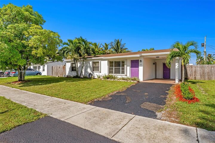 Property Photo: 1601 SW 68th Ter FL 33068