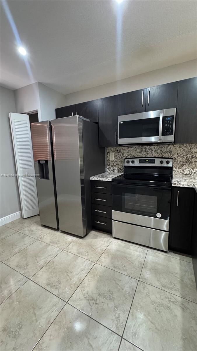 Property Photo: 438 NE 210th Cir Ter 204-4B FL 33179