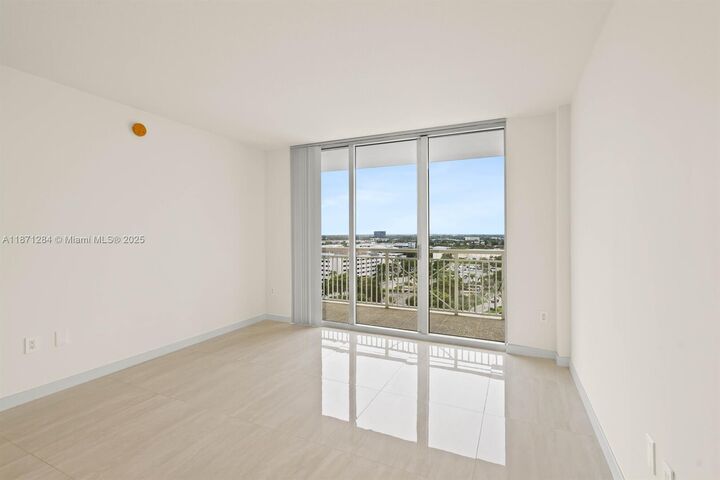 Property Photo: 19501 W Country Club Dr 1410 FL 33180