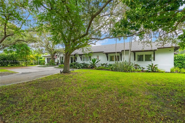 Property Photo: 11835 SW 91st Ave FL 33176