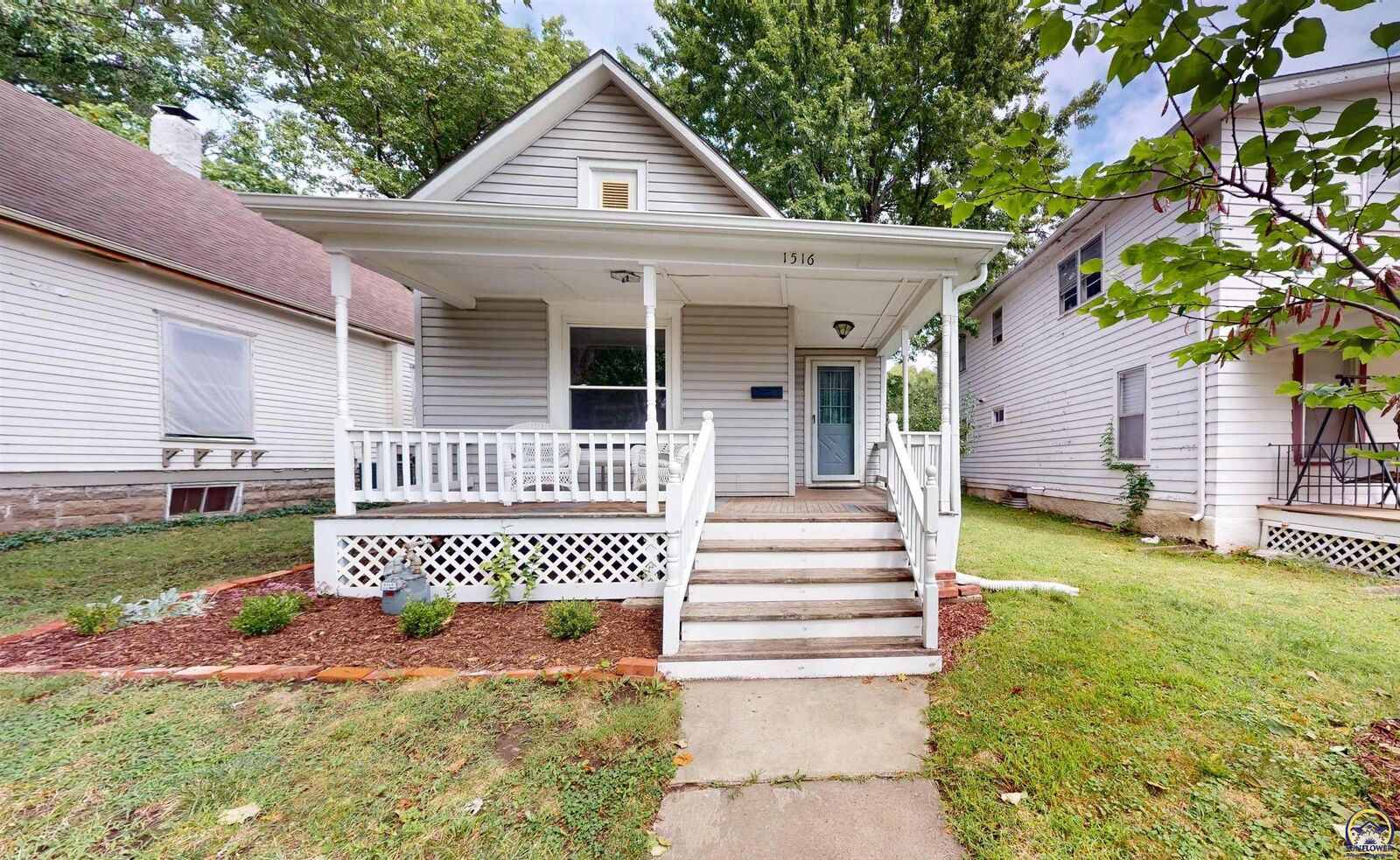 Property Photo: 1516 SW 16th St KS 66604