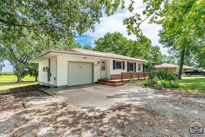Property Photo: 4040 NE Croco Rd KS 66617