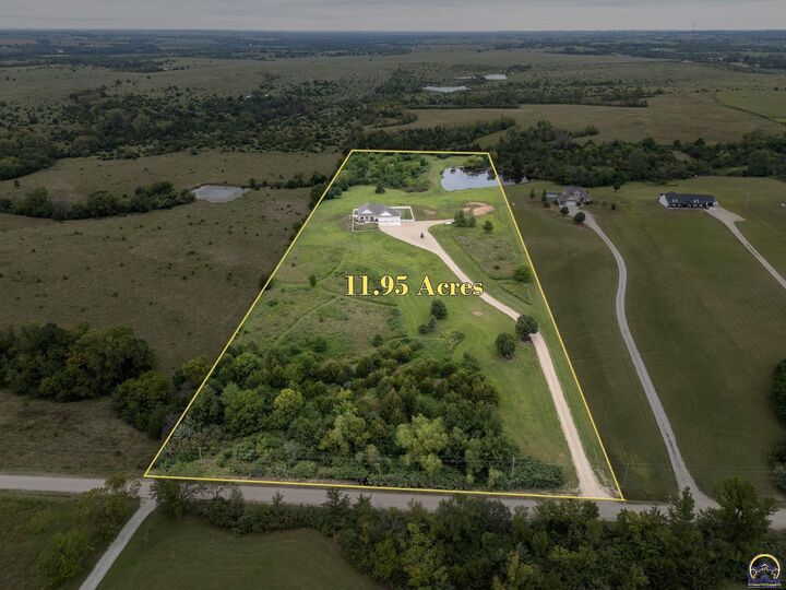 Property Photo: 5600 NW 70th St KS 66618