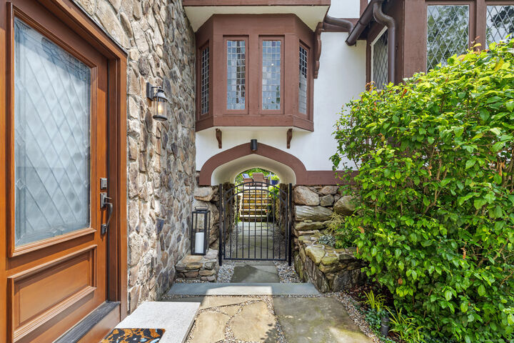 Property Photo:  179 Compo Road South  CT 06880 