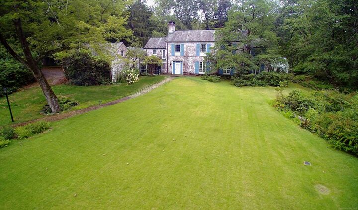 33 Peaceable Street  Redding CT 06896 photo