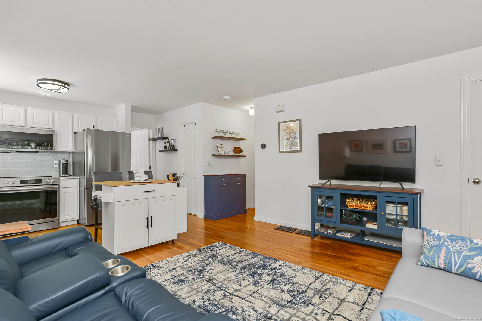 Property Photo: 27 West Main Street Apt 11 CT 06851