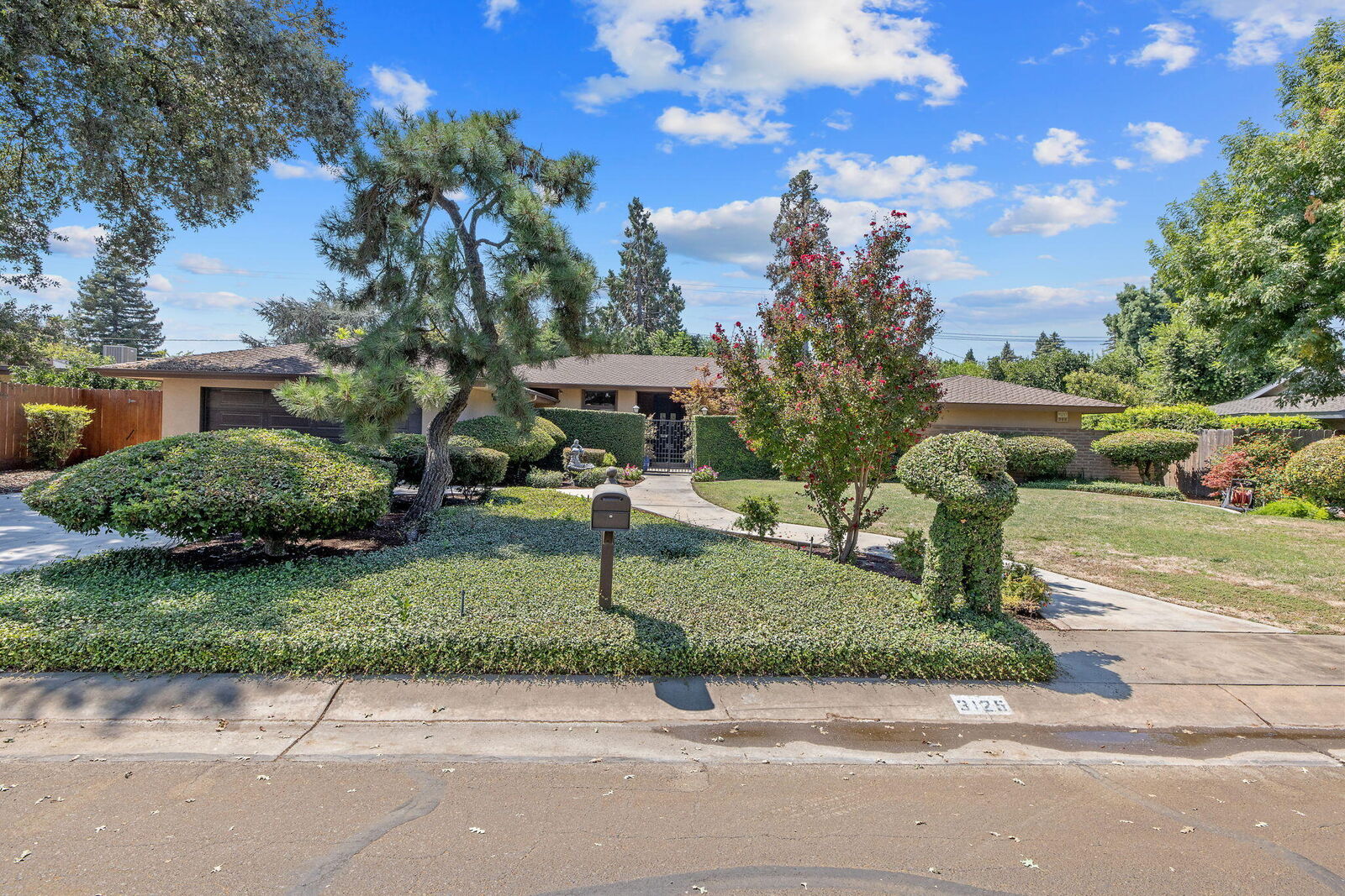 Property Photo:  3125 W Howard Avenue  CA 93277 