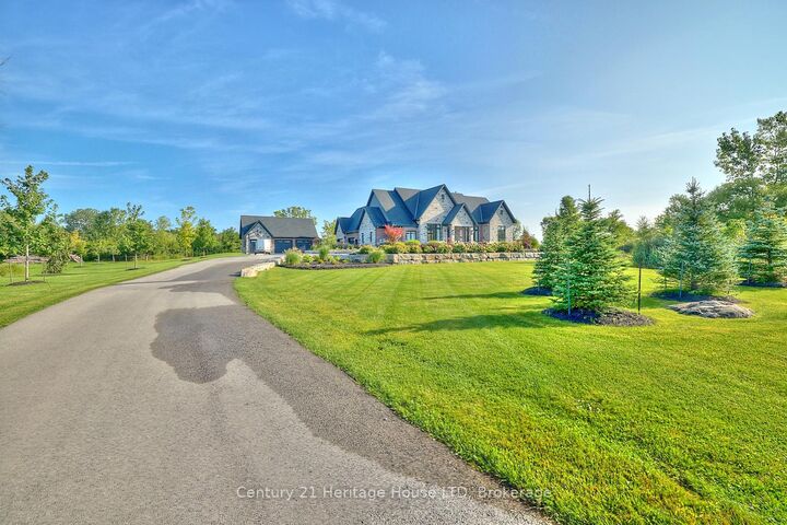 Photo de la propriété: 1716 Rebecca Street ON L2A 5M4