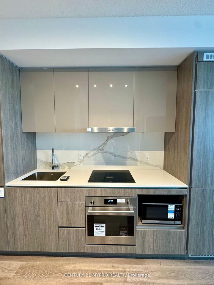 Property Photo:  28 Interchange Way 321  ON L4K 0P8 