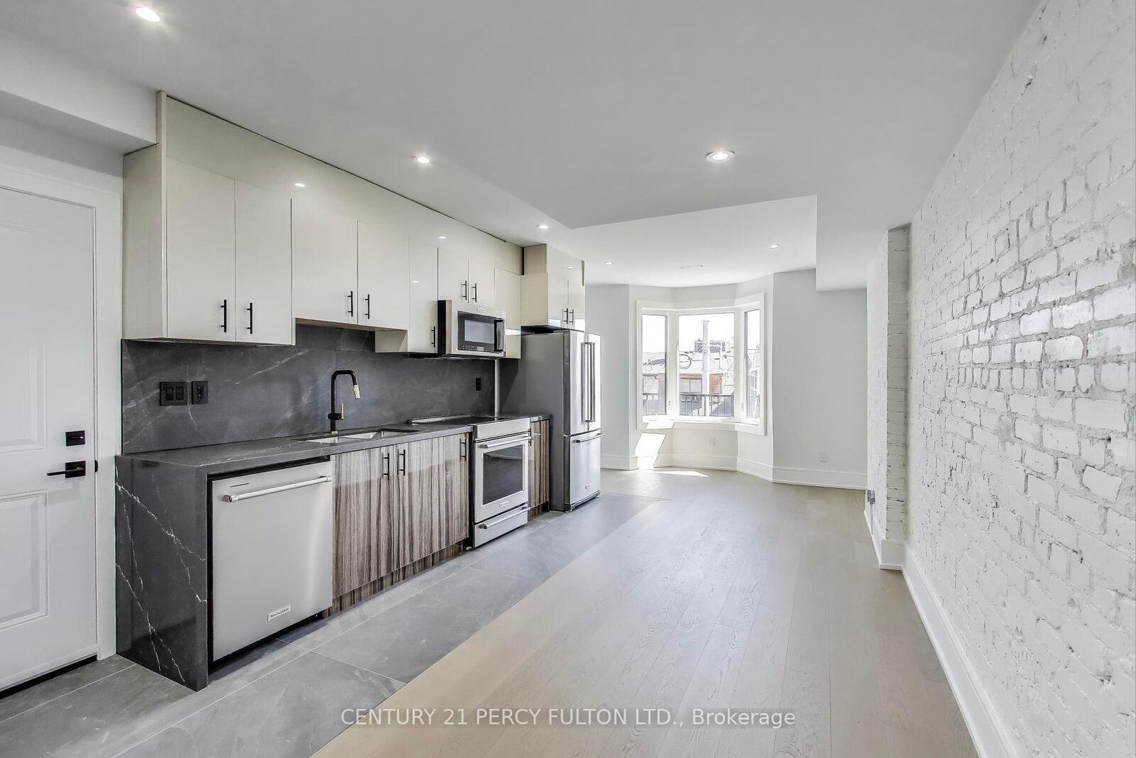 Property Photo:  18 Springhurst Avenue Unit 1  ON M6K 1A9