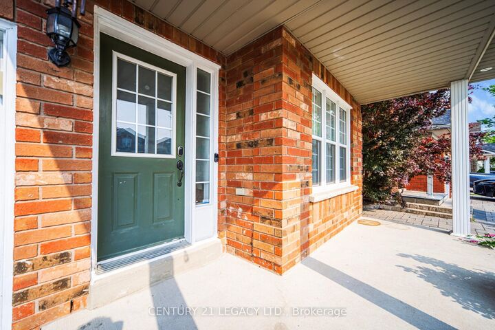 Property Photo:  28 Sunnybrook Crescent  ON L7A 1Y2 