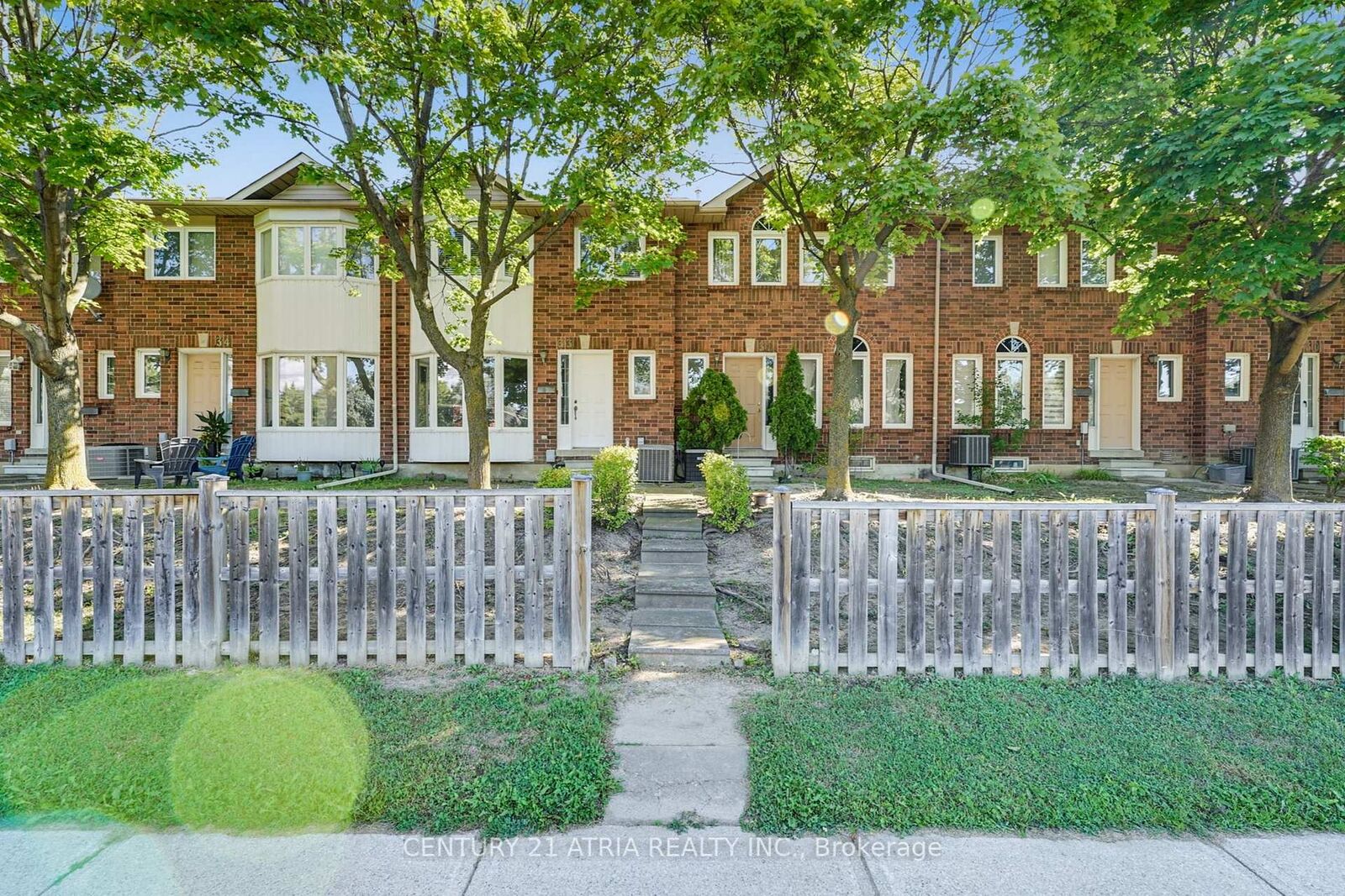 Property Photo:  1485 Torrington Drive 33  ON L5V 1Y3 