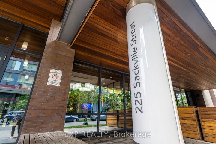 Property Photo:  225 Sackville Street 1806  ON M5A 0B9 