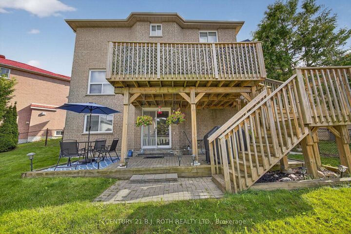 Property Photo: 7 Round Leaf Court ON L4N 9N3
