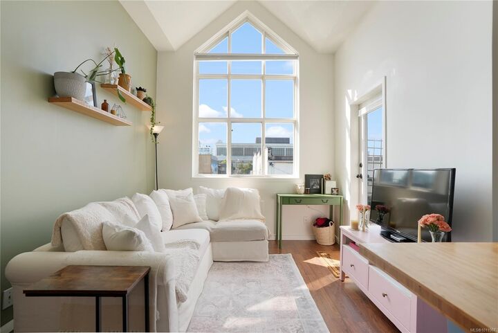 Property Photo:  827 North Park St 407  BC V8W 1S9 