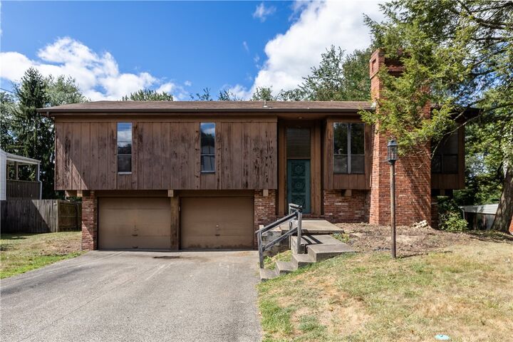 Property Photo:  2715 Otterbein Drive  PA 15101 