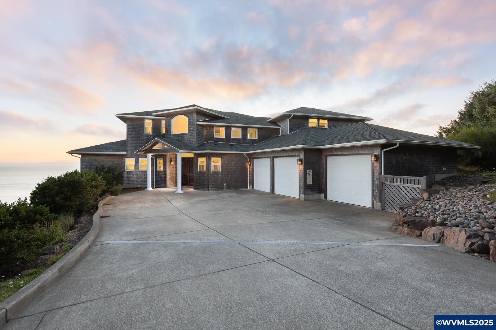 Property Photo:  5355 Haystack Dr  OR 97149 