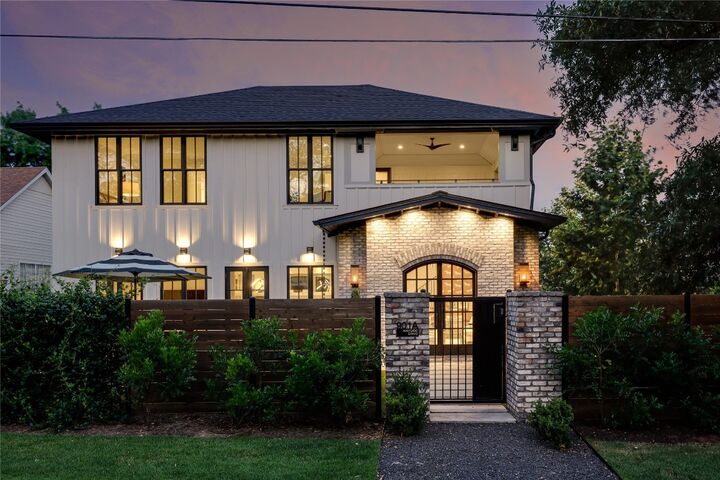 Property Photo: 901 Wayside Drive 1 TX 78703