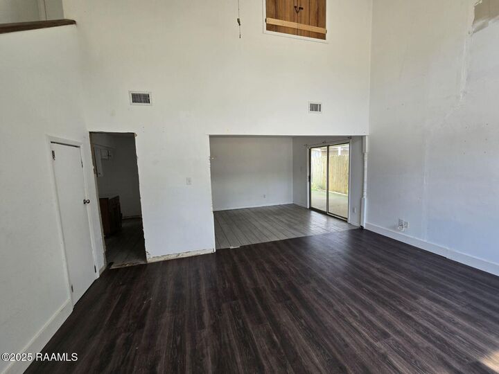 Property Photo: 2010 W Summers Drive LA 70510
