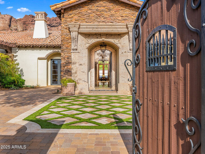 Property Photo: 4838 E Palomino Road AZ 85018