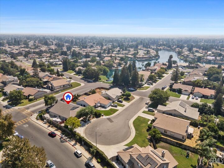 Property Photo: 5510 Edge Water Court CA 93312